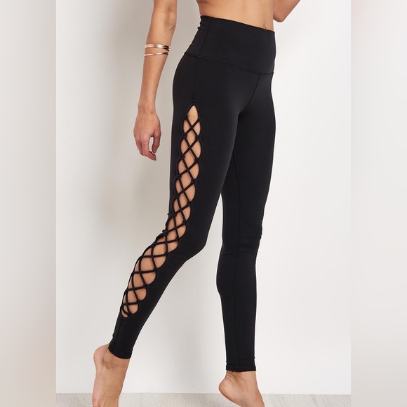 ALO Yoga Pants - ALO YOGA interlace legging in black size medium